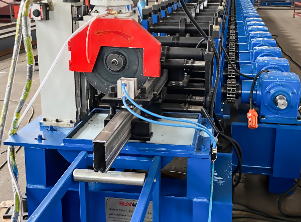 Flying saw cutting system on SUNWAY box beam roll forming machine for continuous production